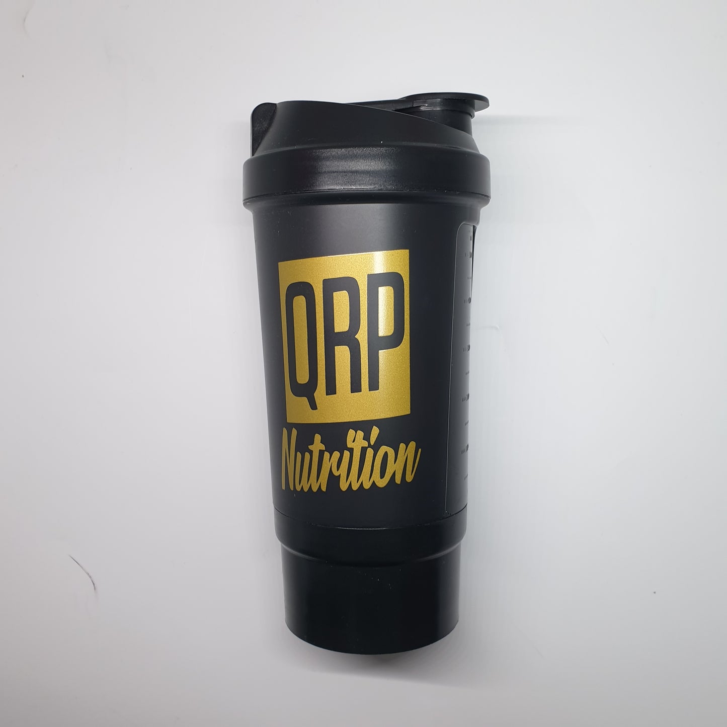 QRP Nutrition Pro Shaker 500ml with container image 1